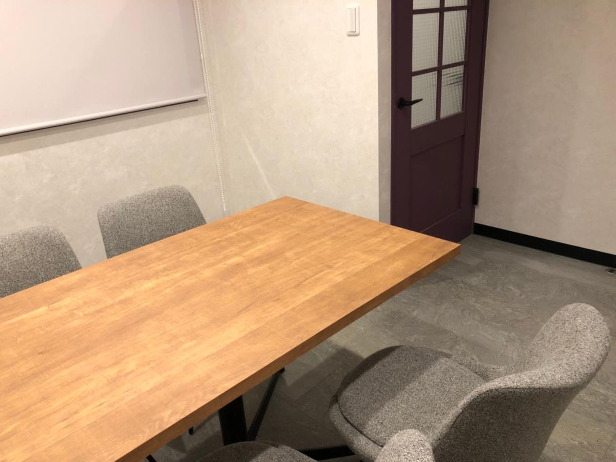 来客室／独立した空間を確保。来客時以外はミーティングルームとしても使えます。